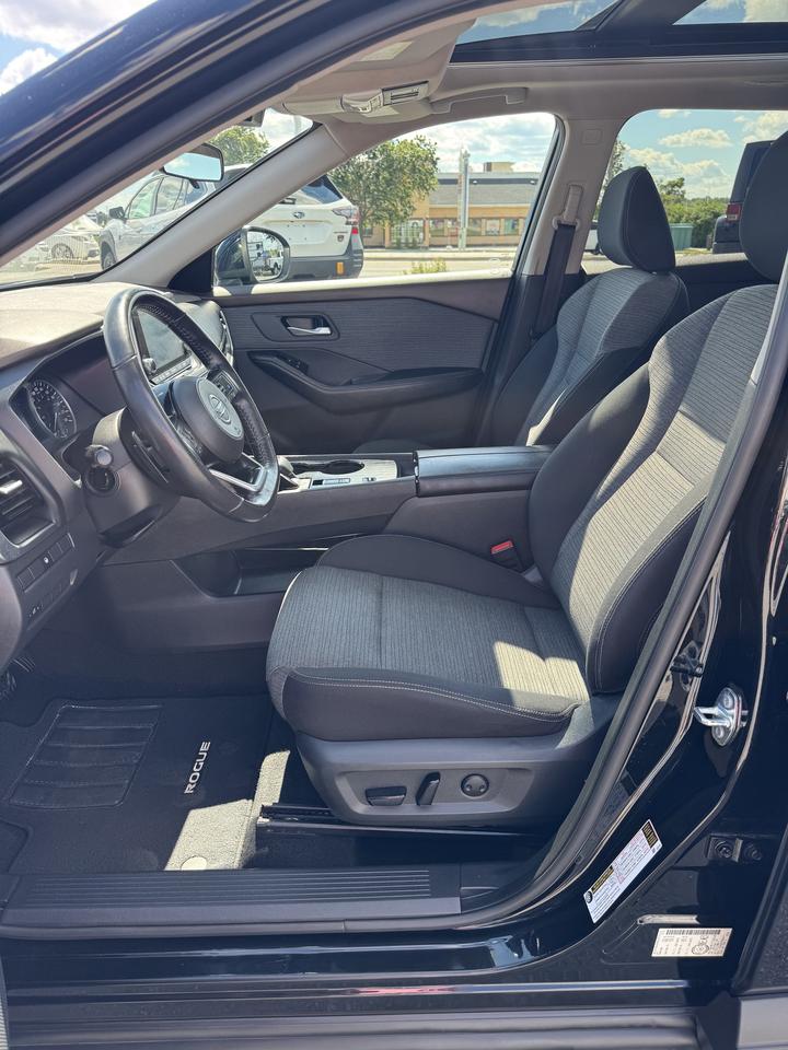 2021 Nissan Rogue SV - PANORAMIC SUNROOF Photo