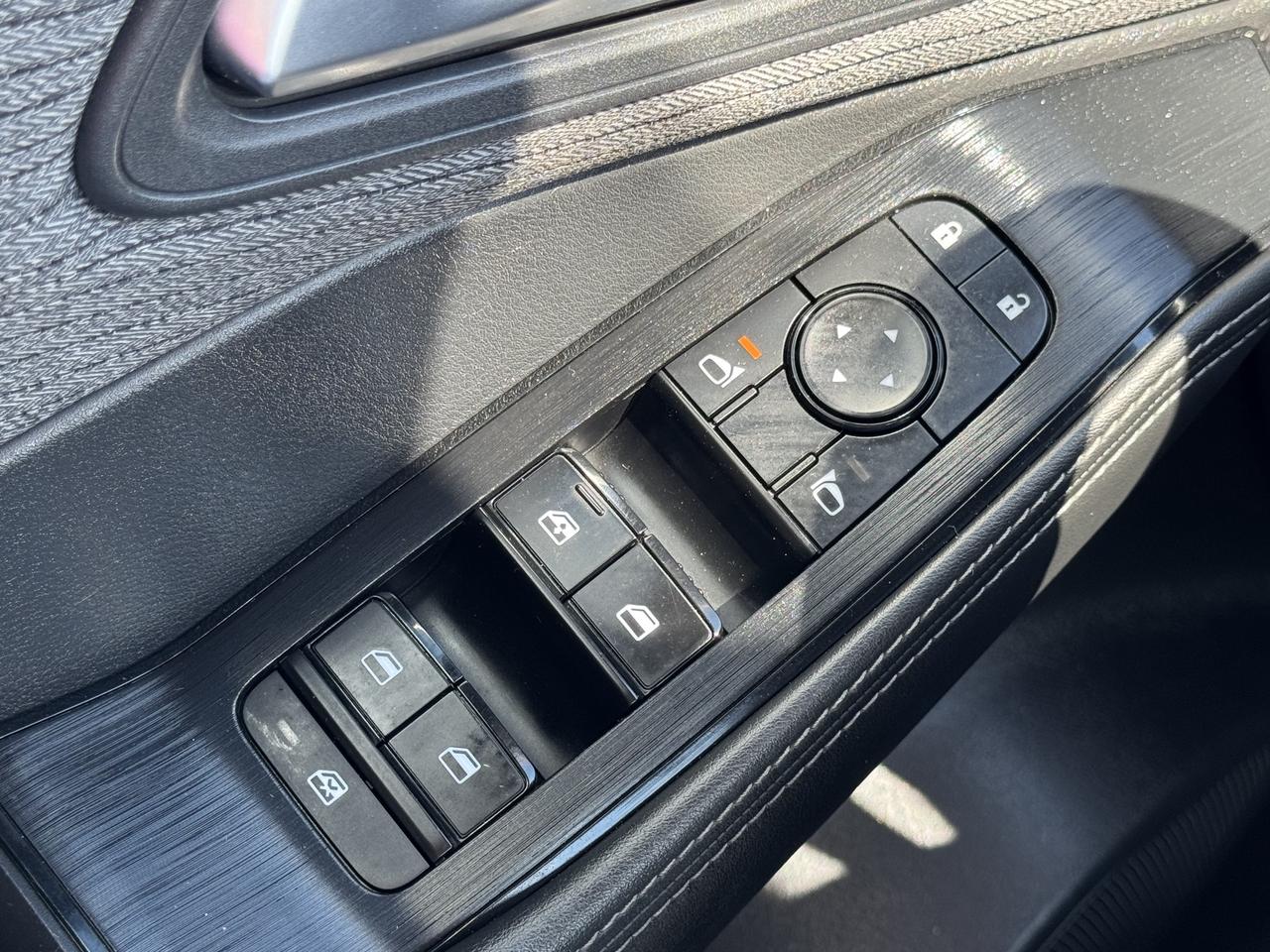 2021 Nissan Rogue SV - PANORAMIC SUNROOF Photo