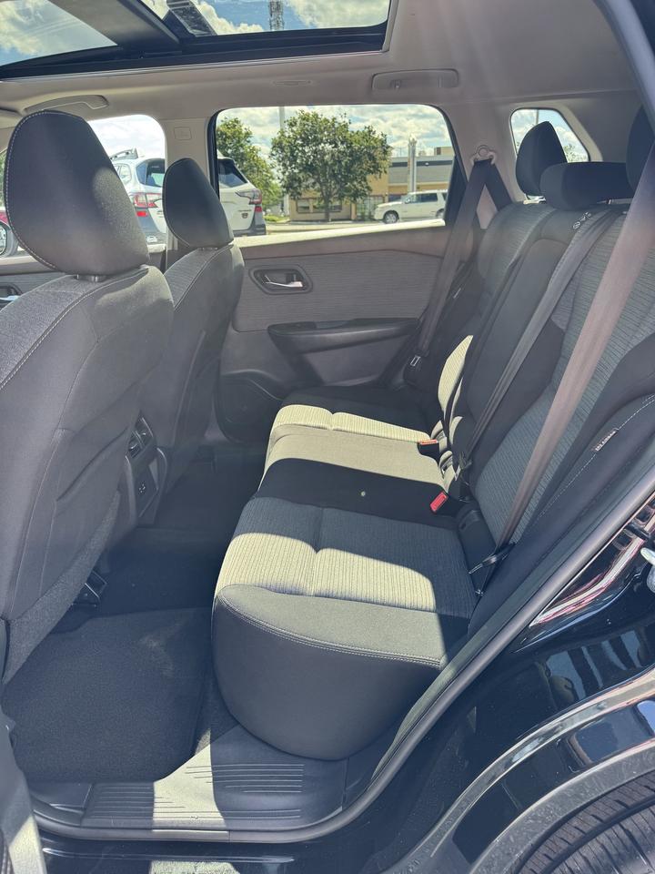 2021 Nissan Rogue SV - PANORAMIC SUNROOF Photo