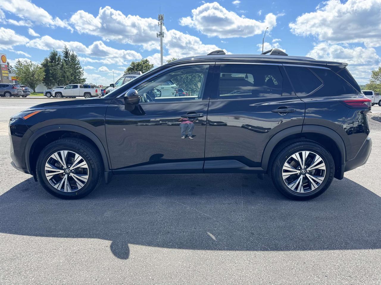 2021 Nissan Rogue SV - PANORAMIC SUNROOF - LOW KM - CERTIFIED Photo1