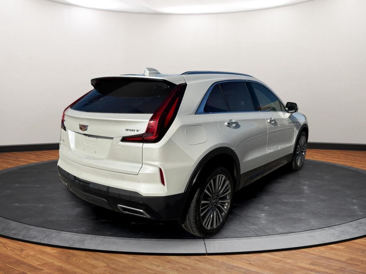 2024 Cadillac XT4 Premium Luxury Photo2