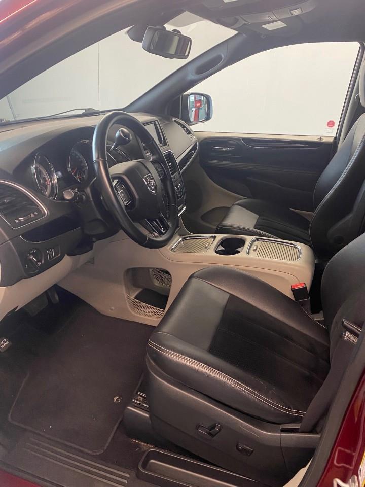 2018 Dodge Grand Caravan CVP/SXT Passenger Van Photo