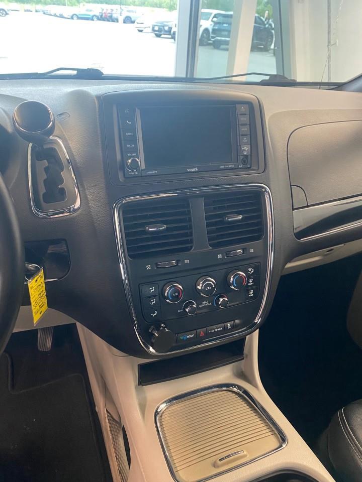 2018 Dodge Grand Caravan CVP/SXT Passenger Van Photo