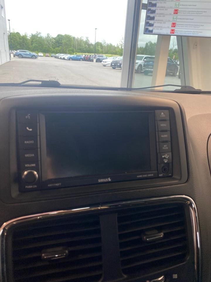 2018 Dodge Grand Caravan CVP/SXT Passenger Van Photo