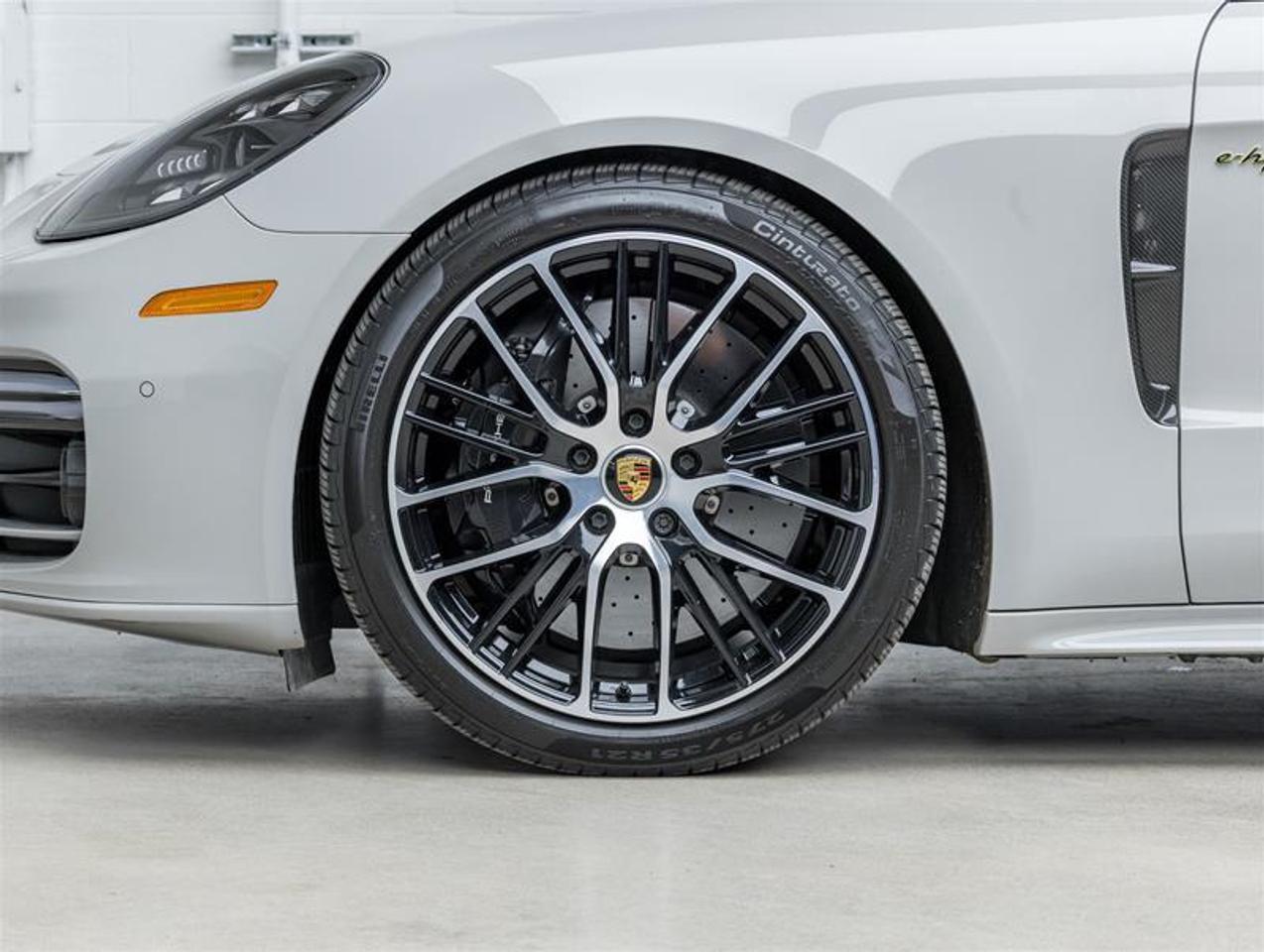2023 Porsche Panamera  Photo