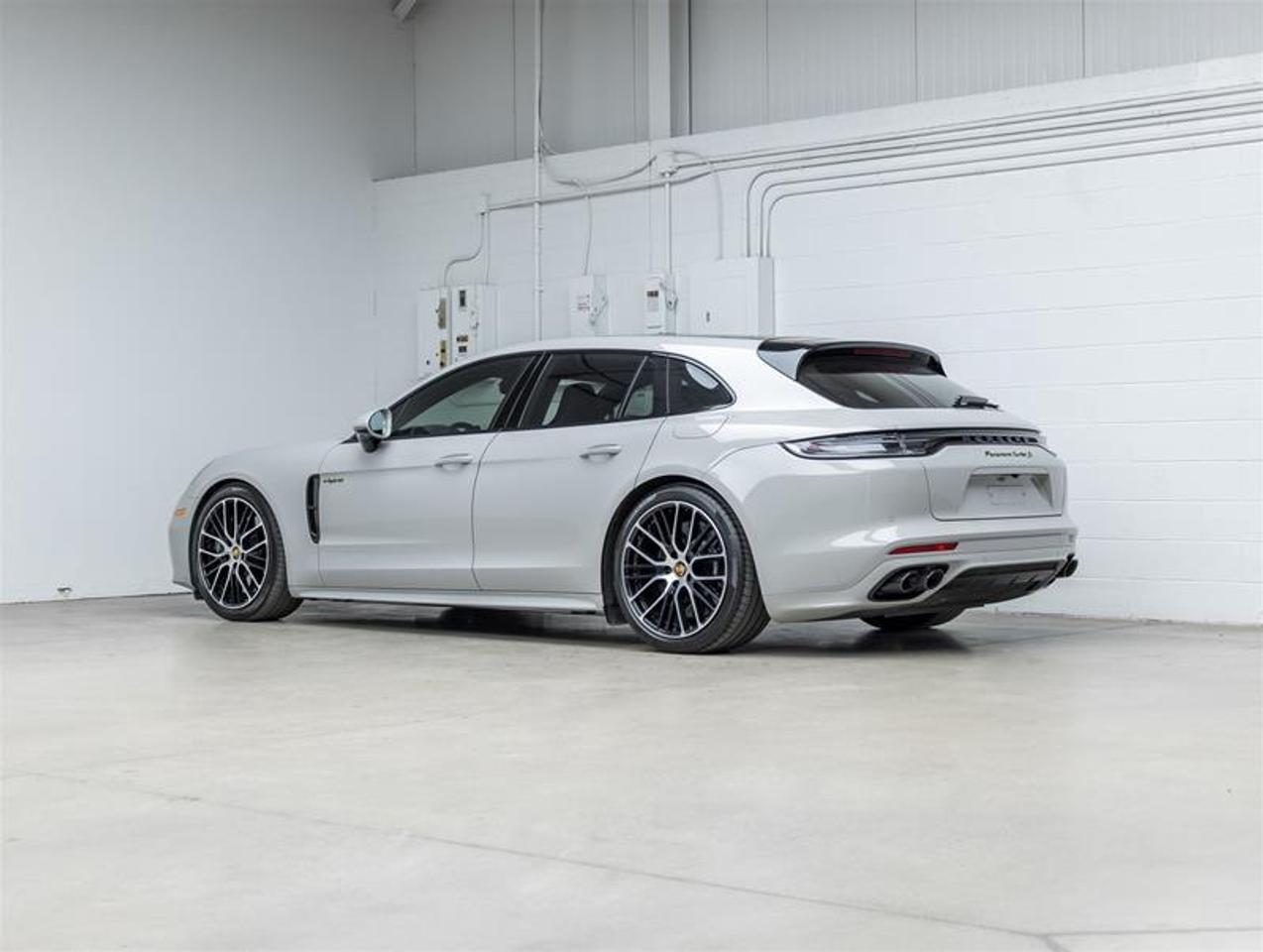 2023 Porsche Panamera  Photo
