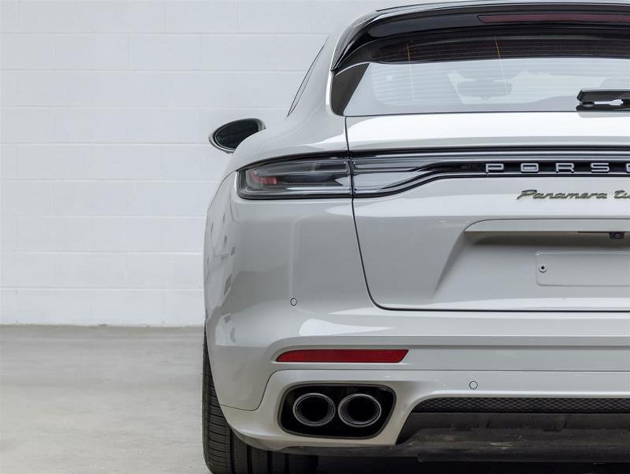 2023 Porsche Panamera  Photo