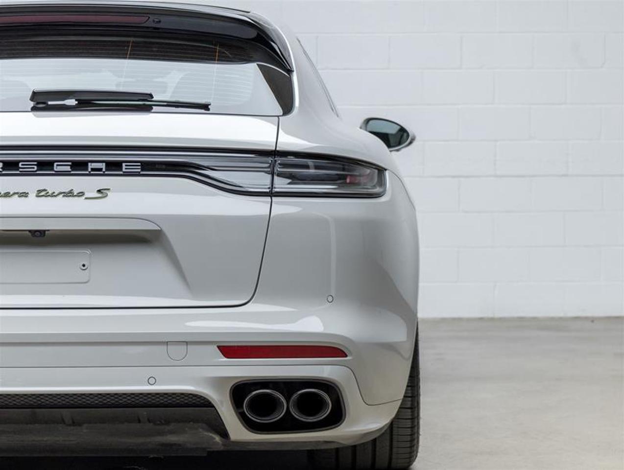 2023 Porsche Panamera  Photo
