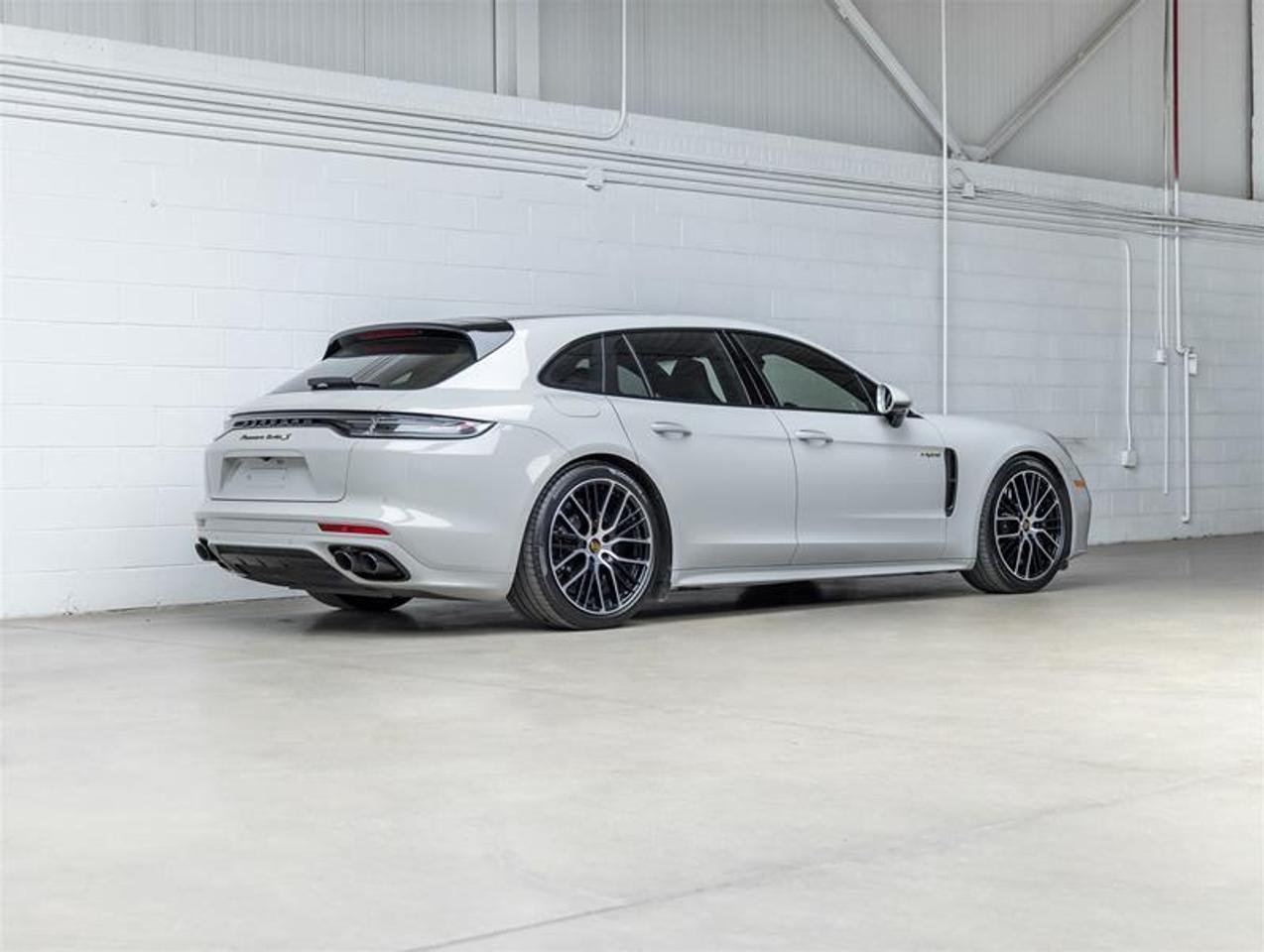 2023 Porsche Panamera  Photo