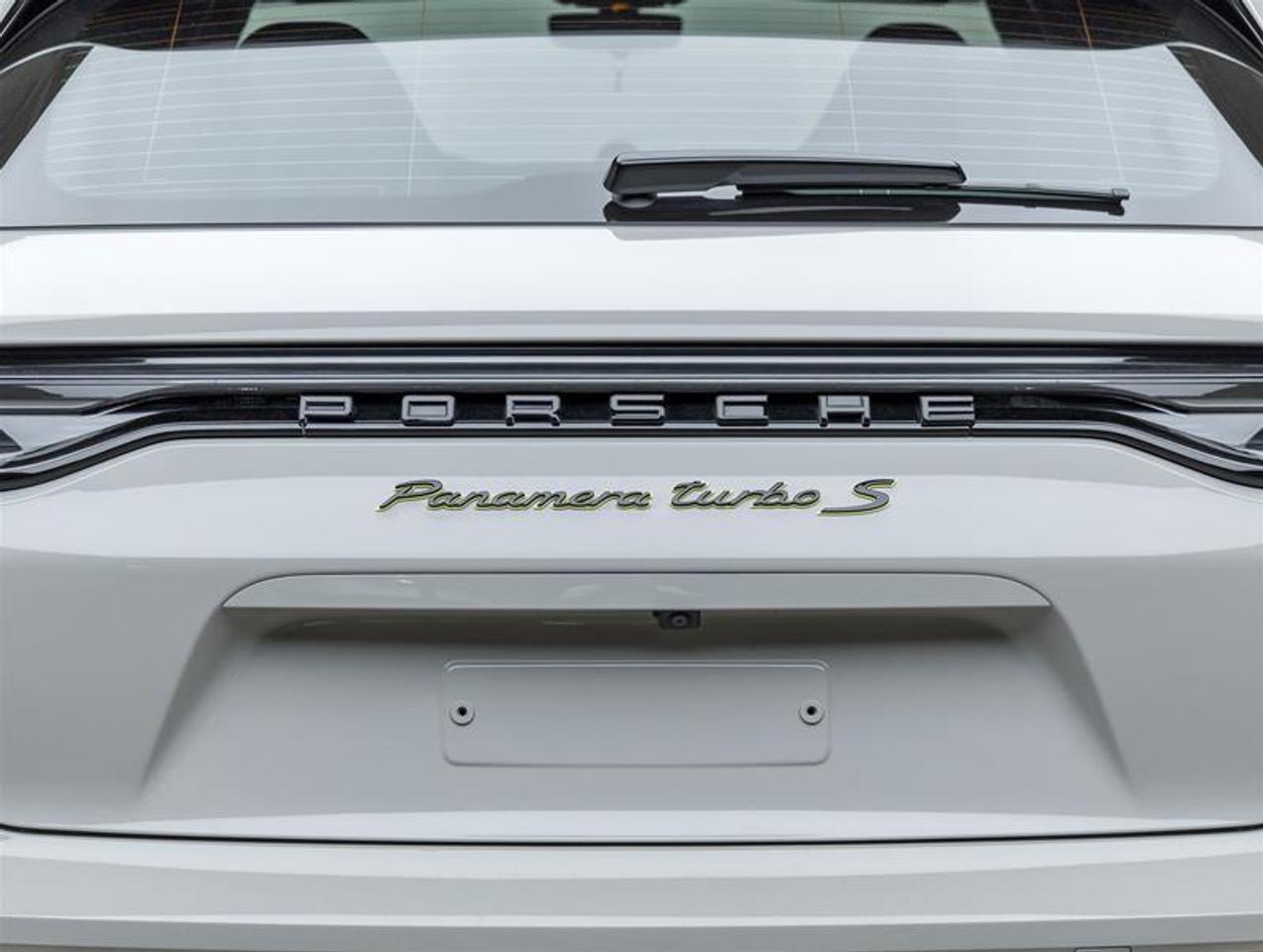 2023 Porsche Panamera  Photo