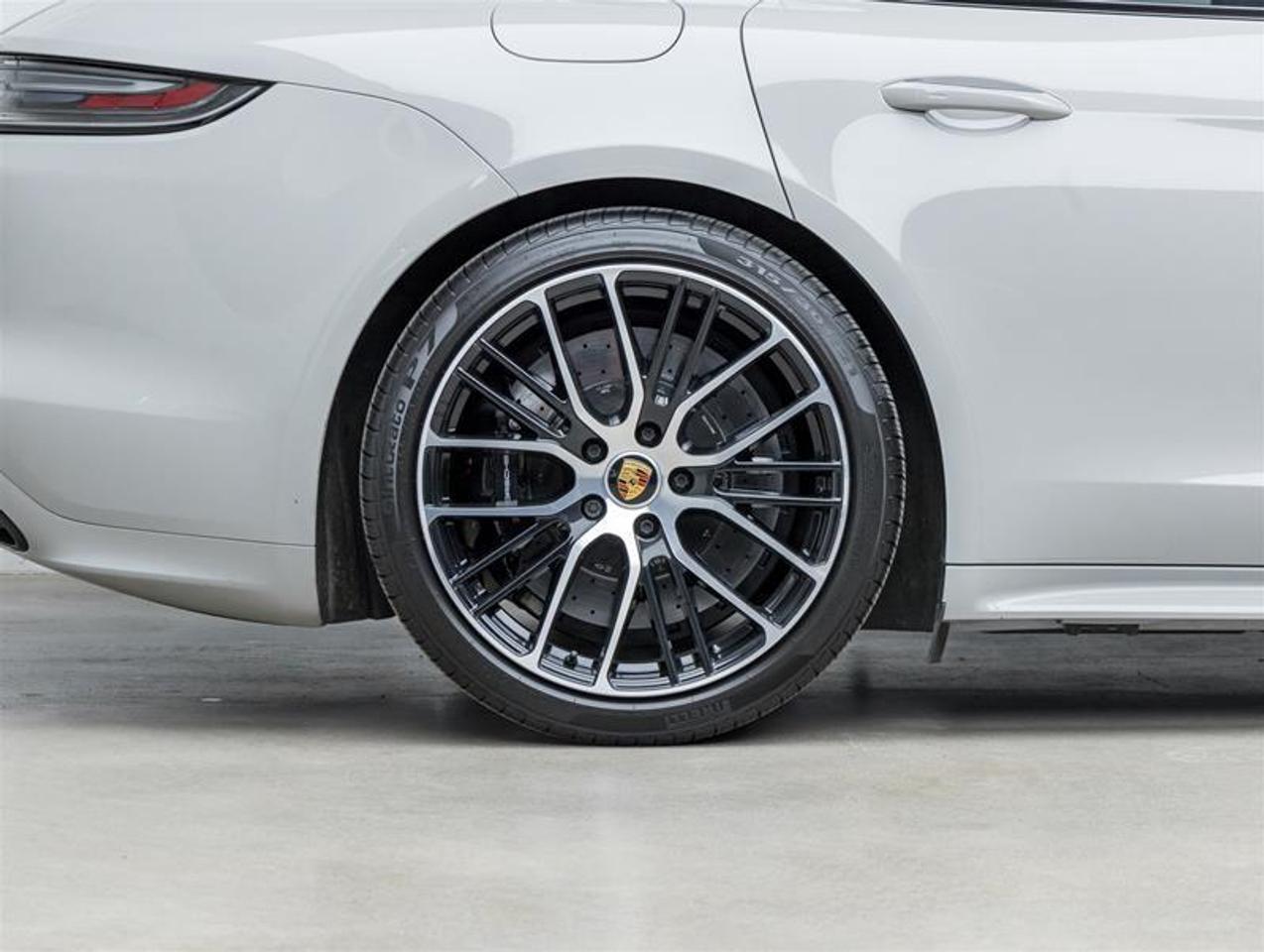 2023 Porsche Panamera  Photo