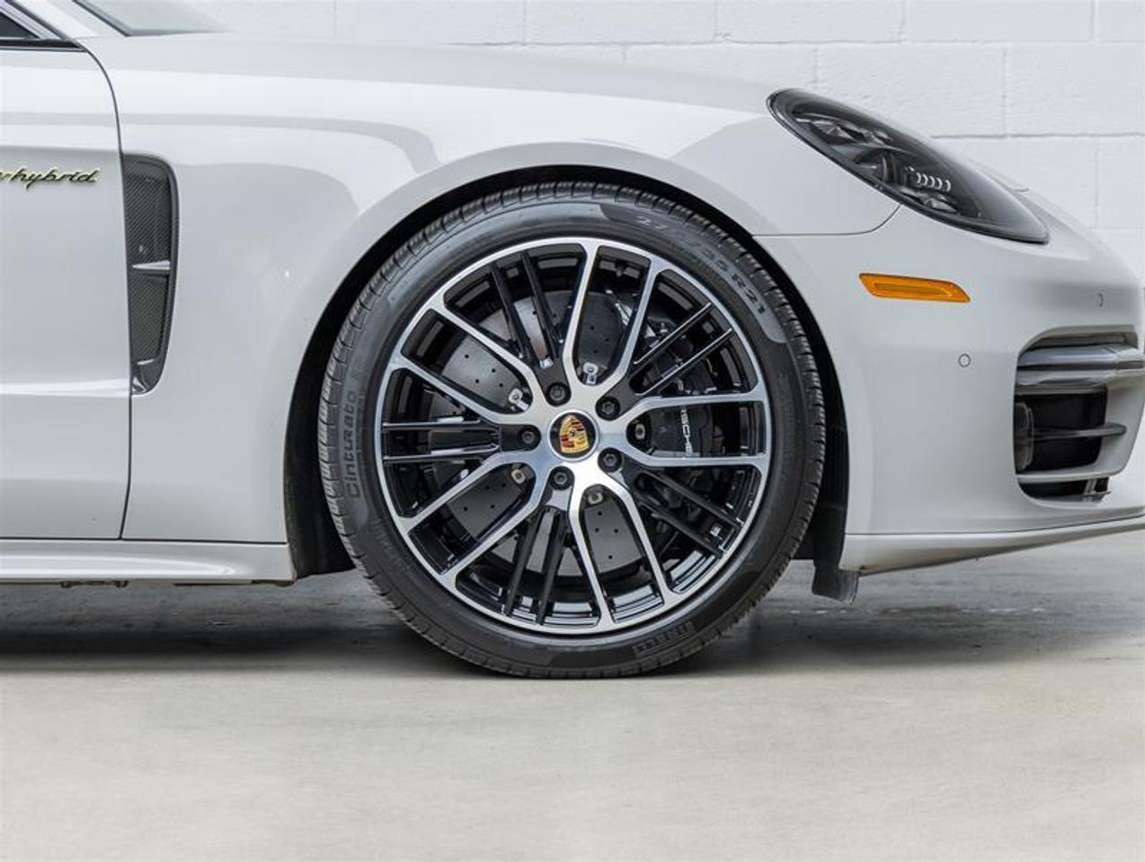 2023 Porsche Panamera  Photo
