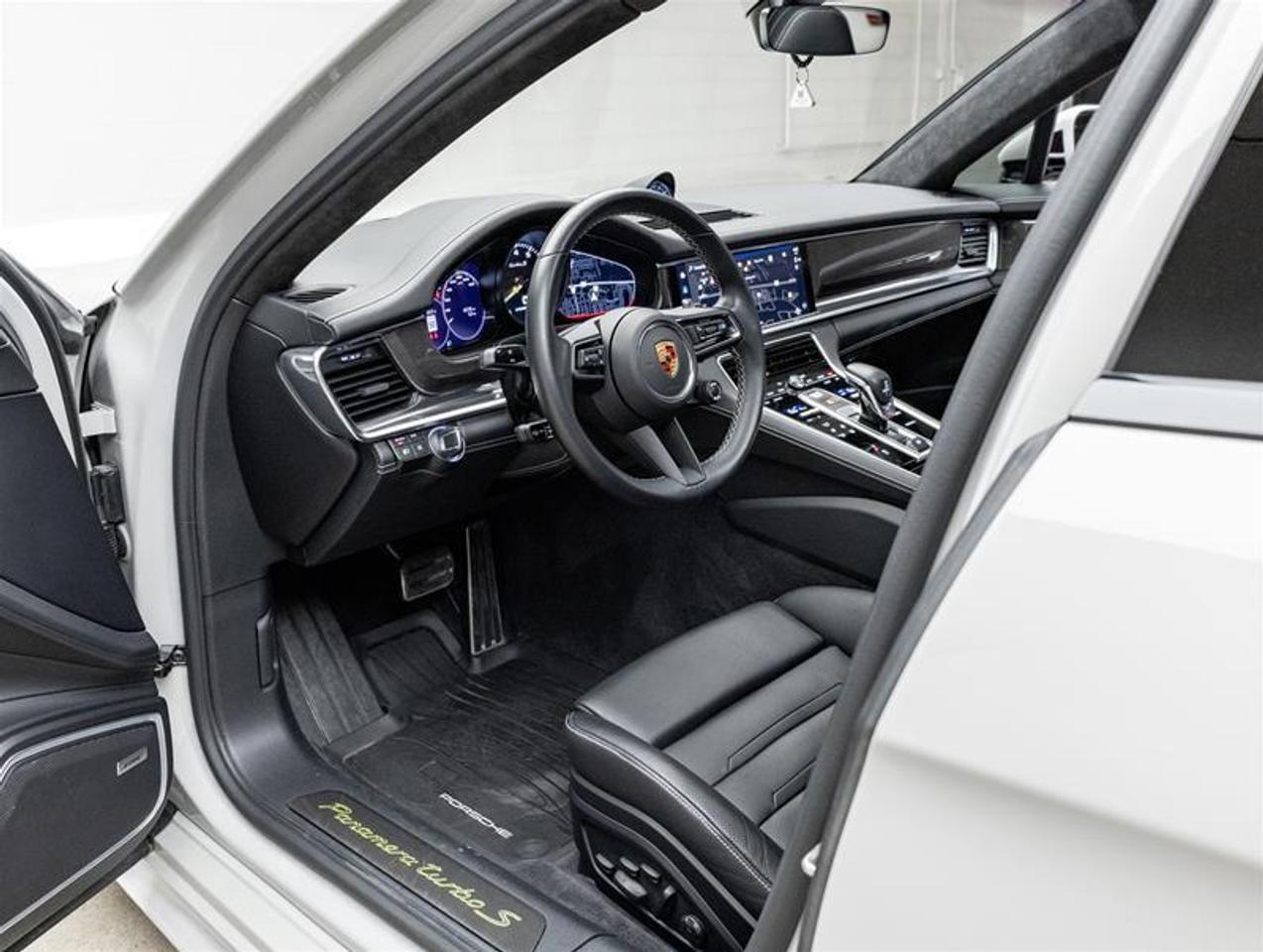 2023 Porsche Panamera  Photo