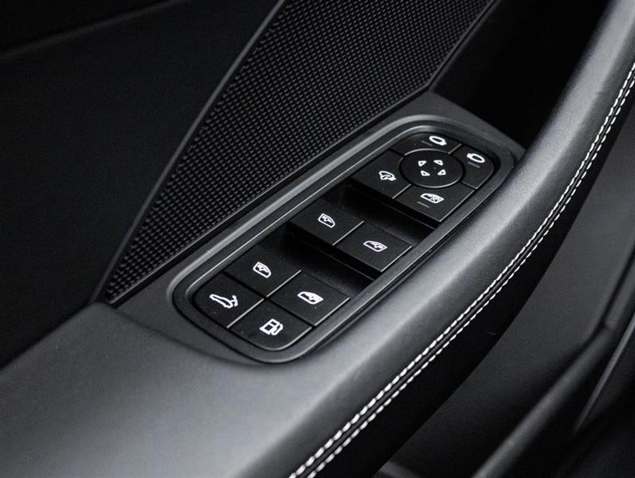 2023 Porsche Panamera  Photo
