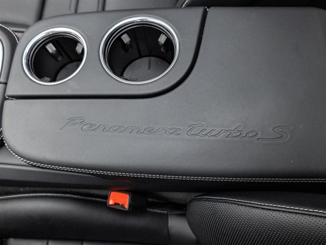 2023 Porsche Panamera  Photo