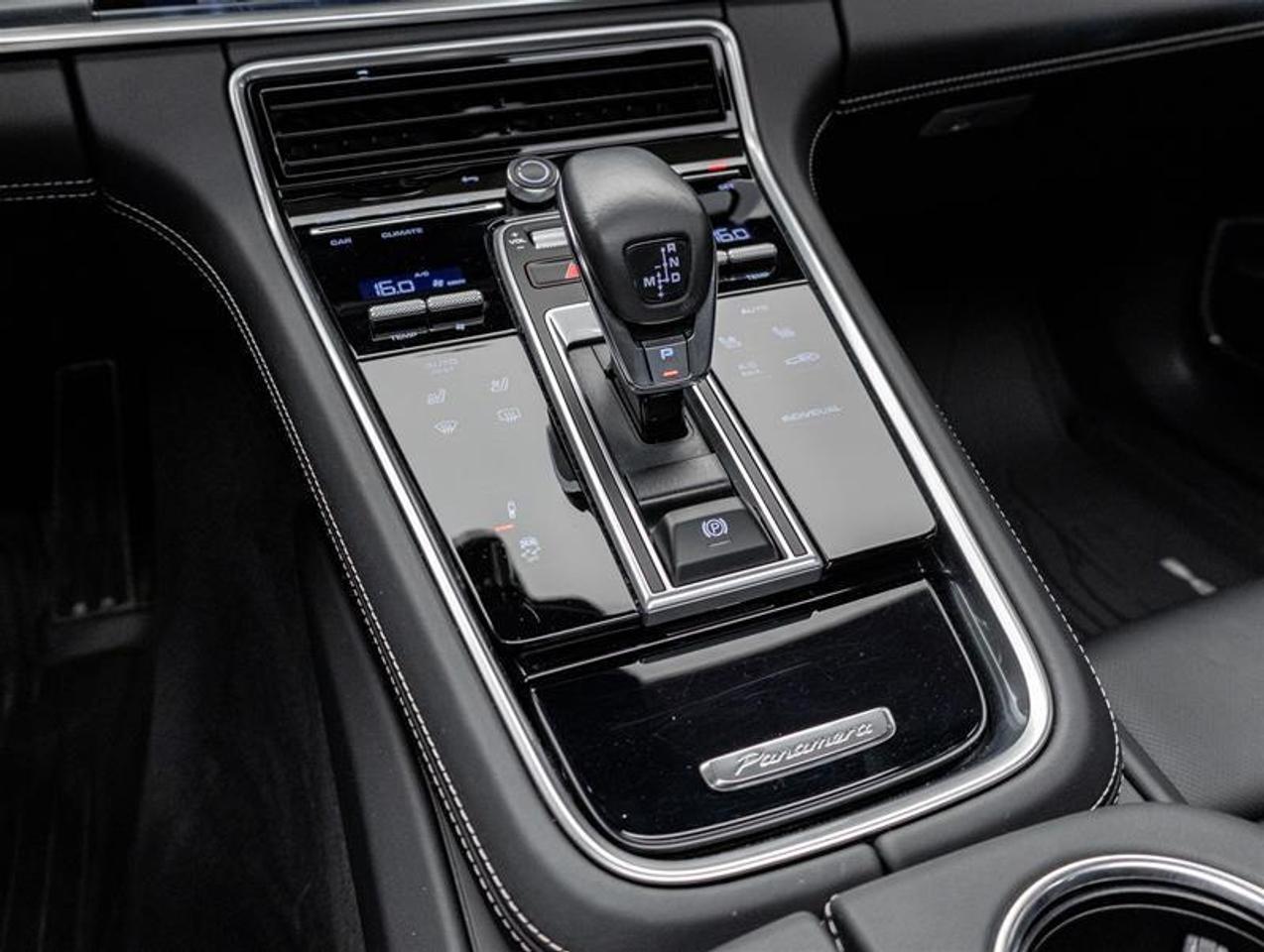 2023 Porsche Panamera  Photo