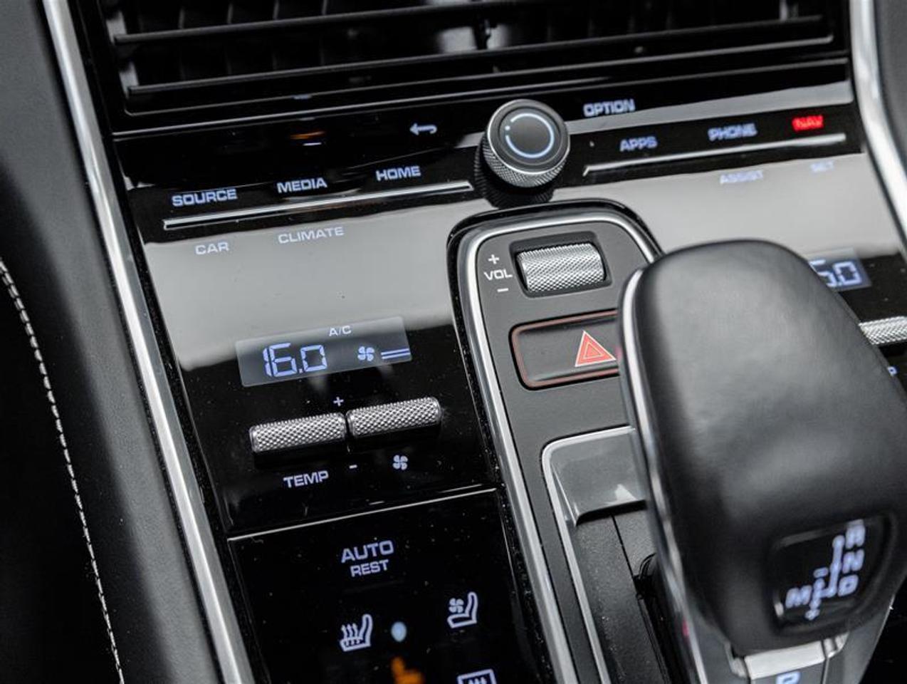 2023 Porsche Panamera  Photo