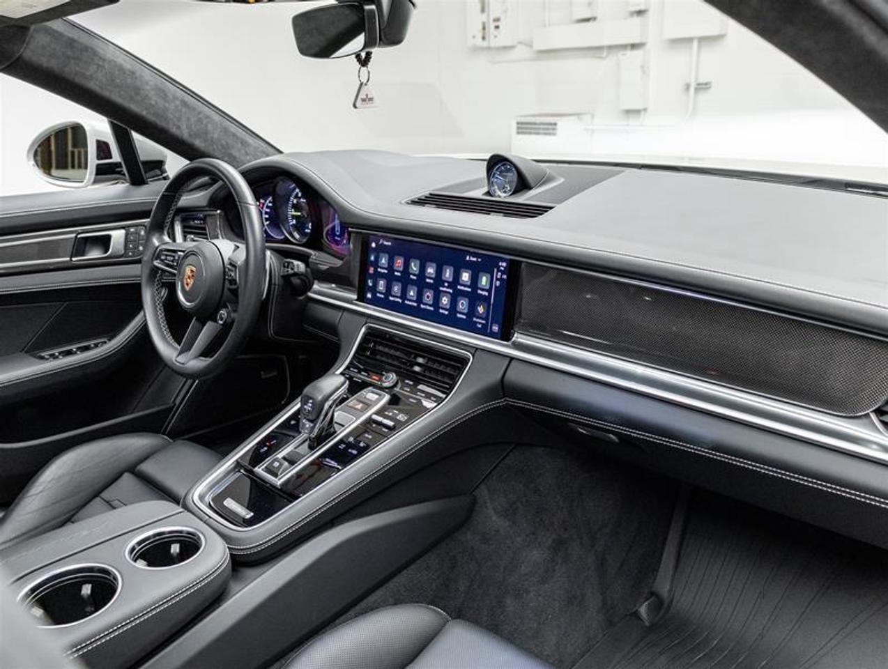 2023 Porsche Panamera  Photo