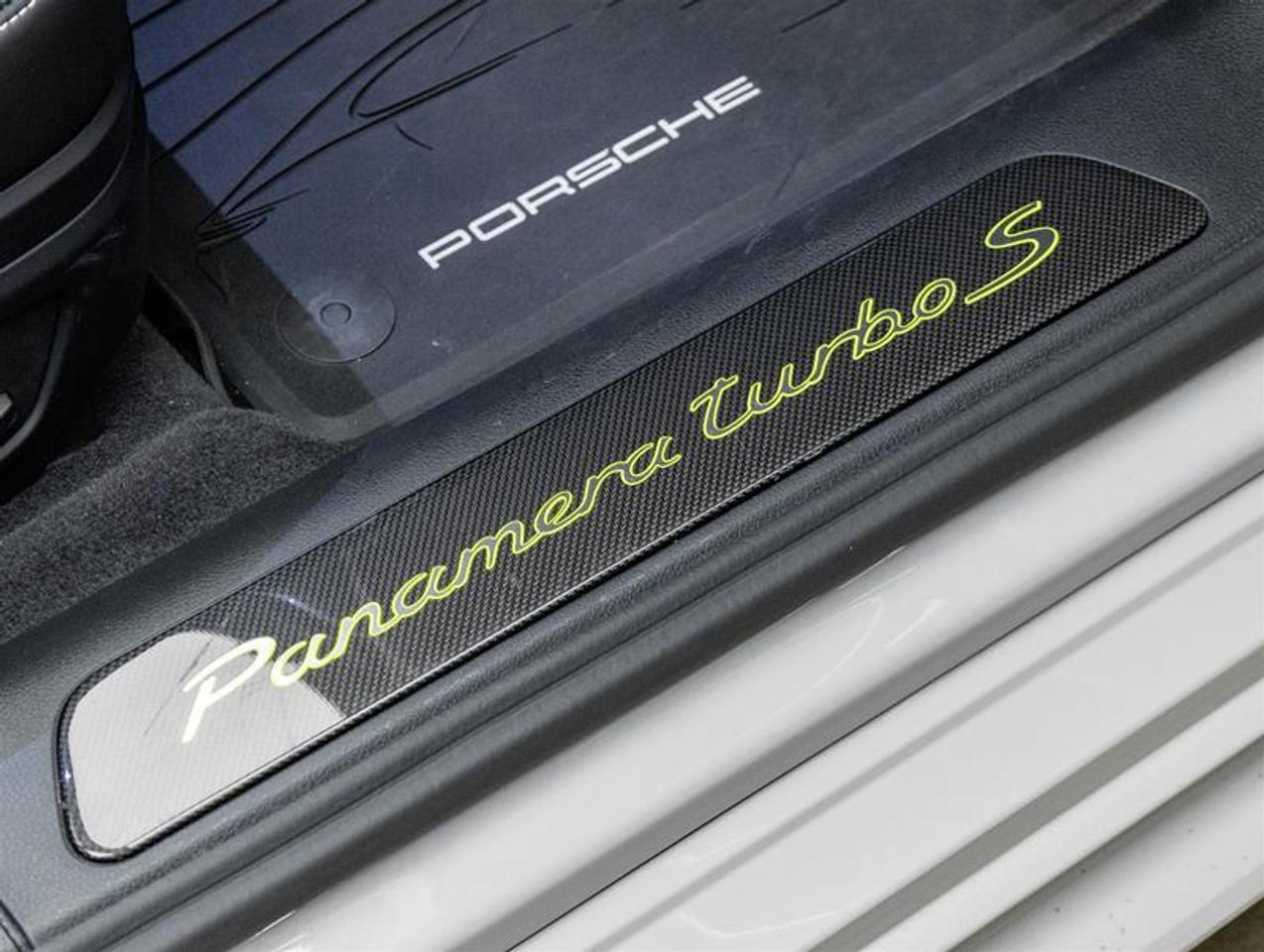 2023 Porsche Panamera  Photo