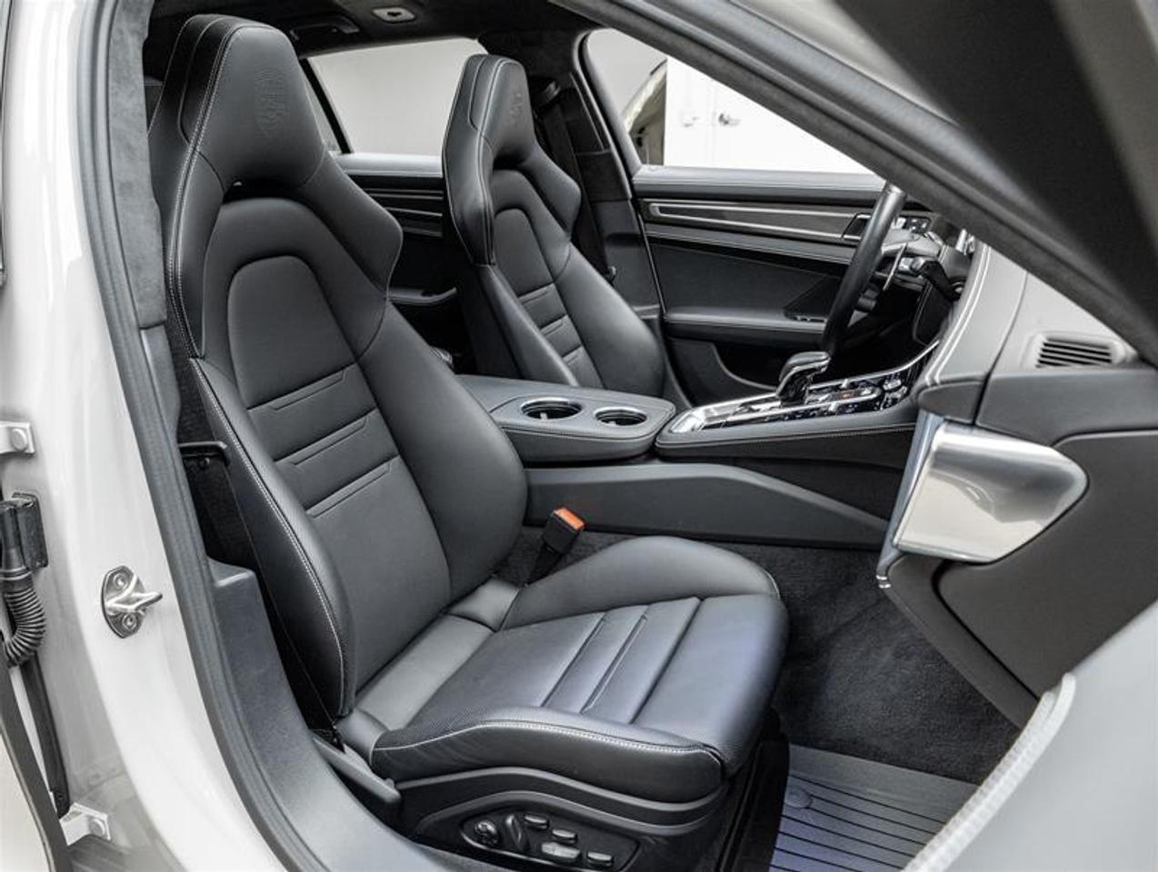 2023 Porsche Panamera  Photo