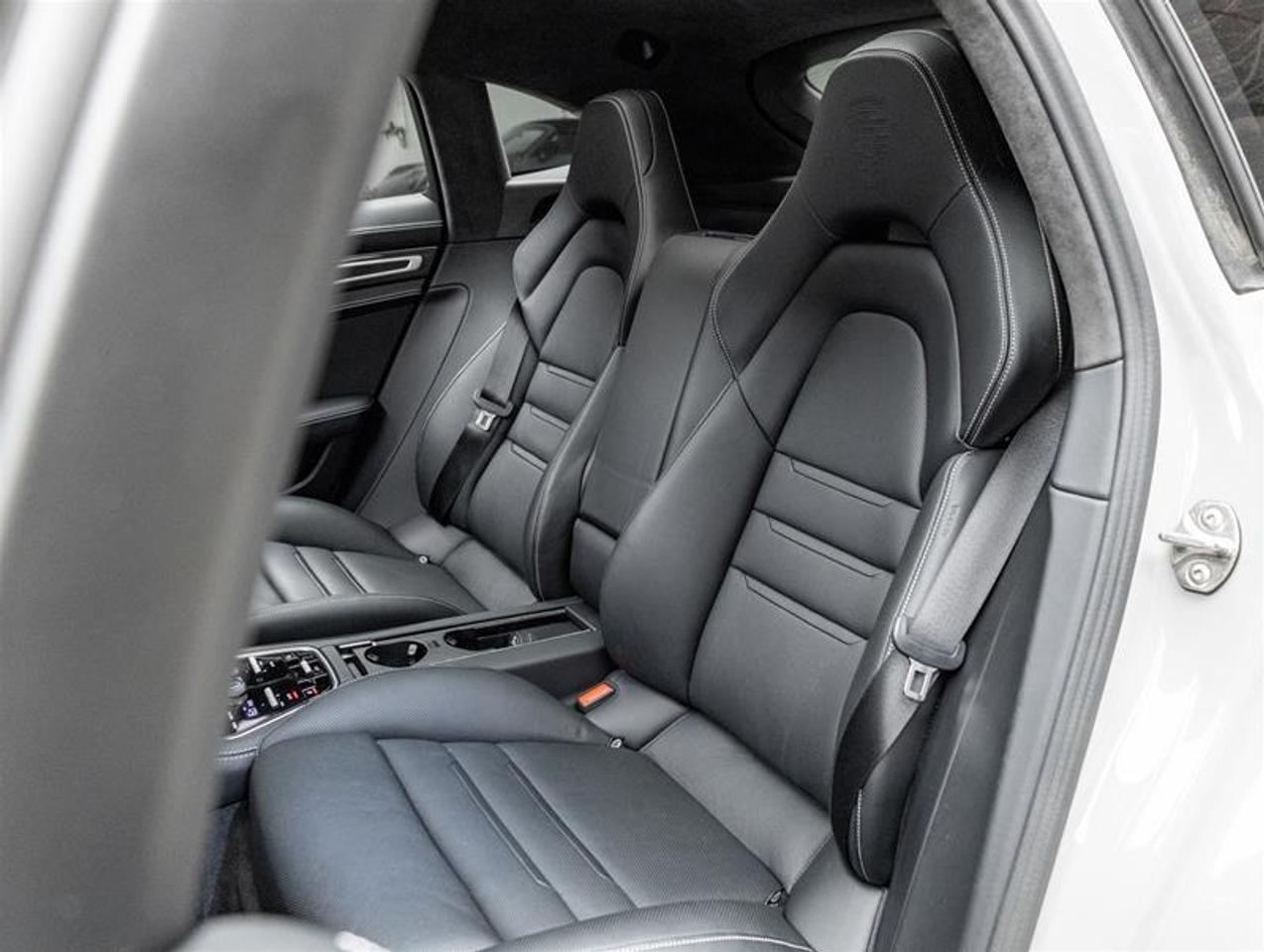 2023 Porsche Panamera  Photo