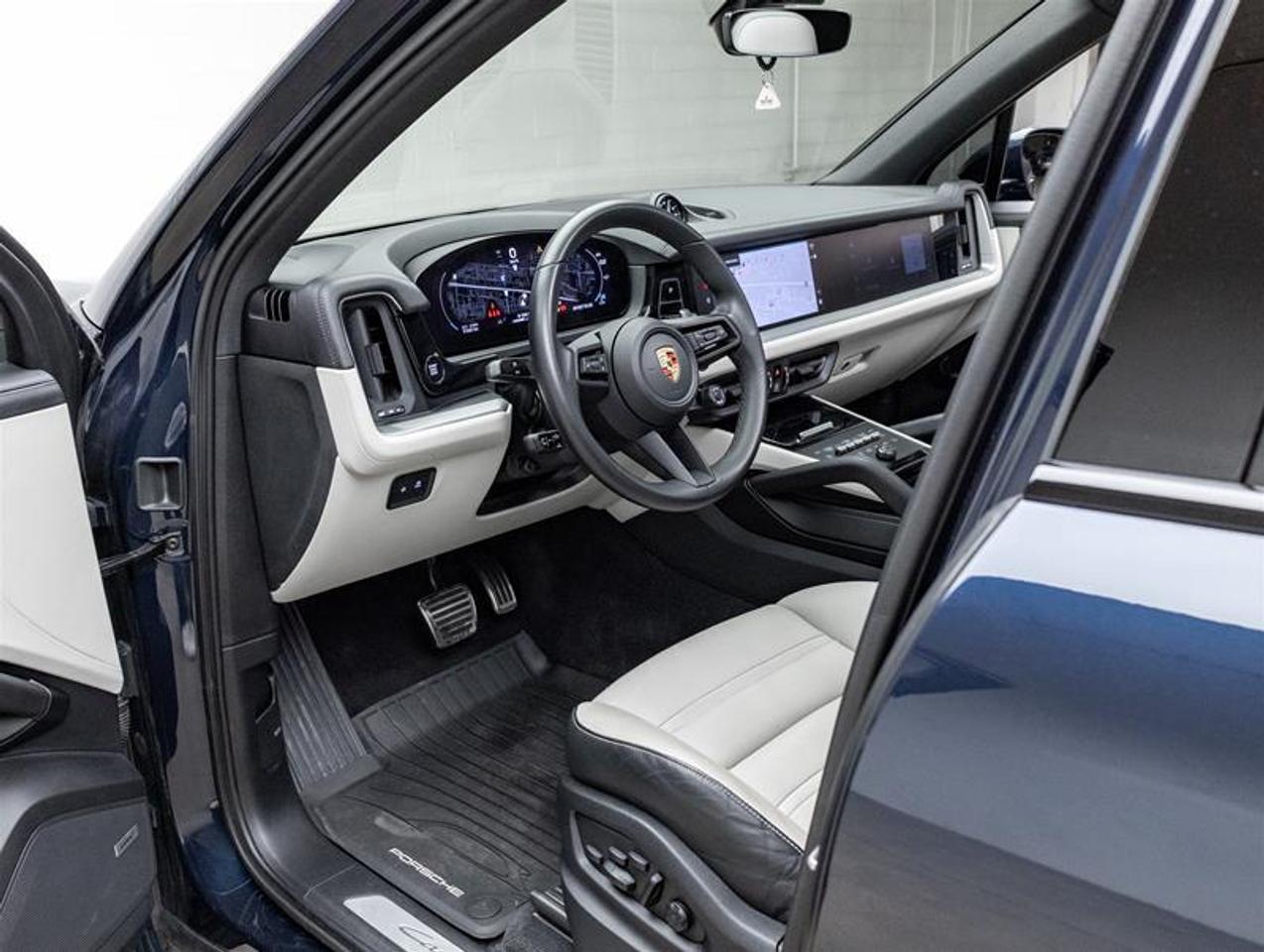 2024 Porsche Cayenne  Photo