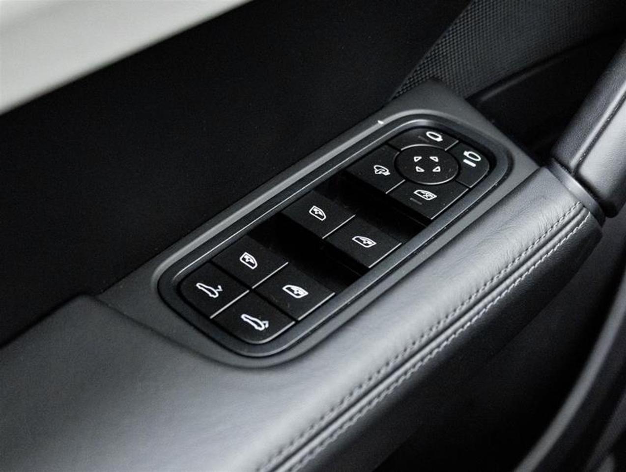 2024 Porsche Cayenne  Photo