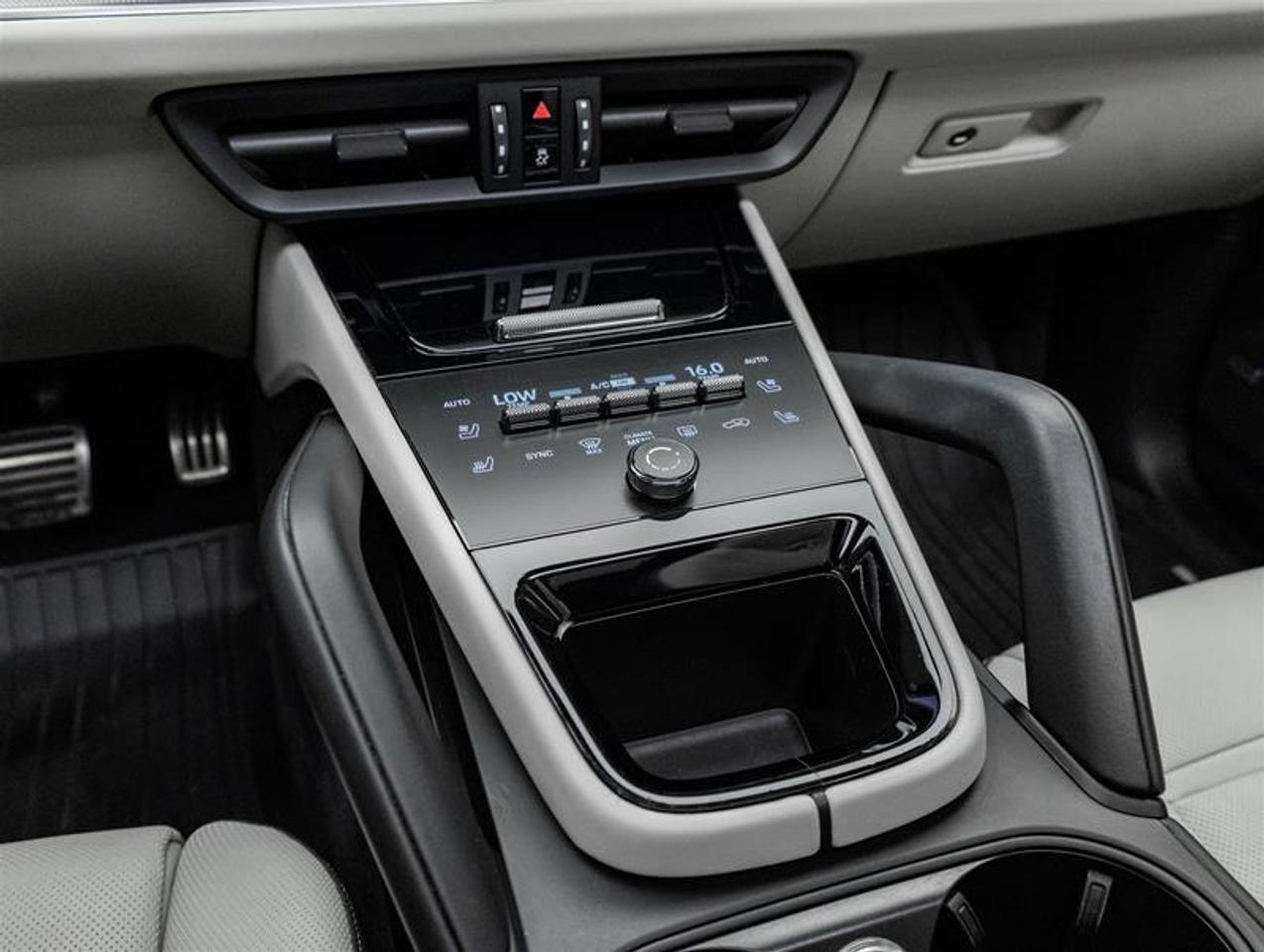 2024 Porsche Cayenne  Photo