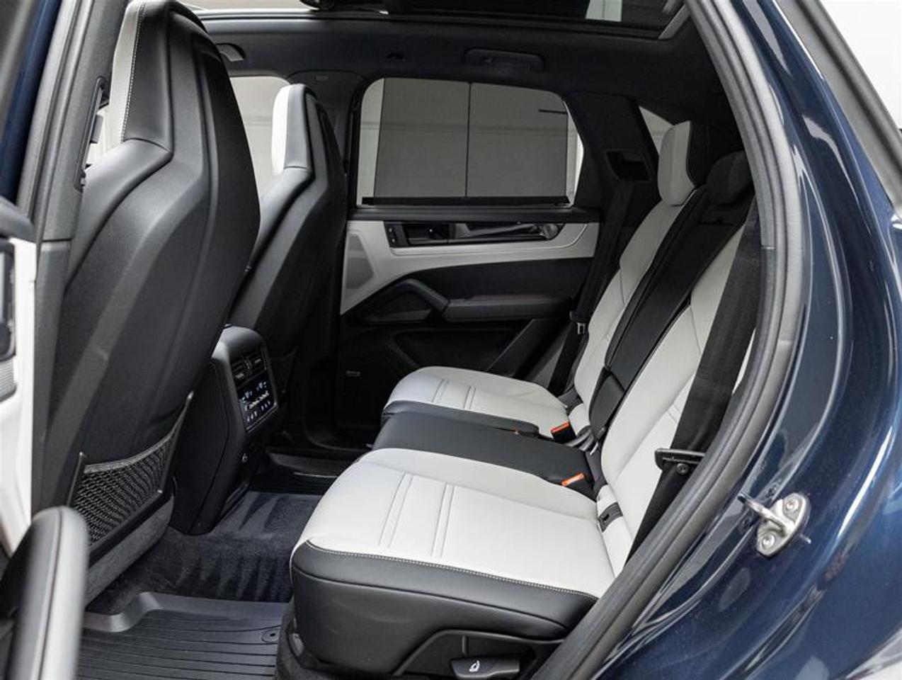 2024 Porsche Cayenne  Photo