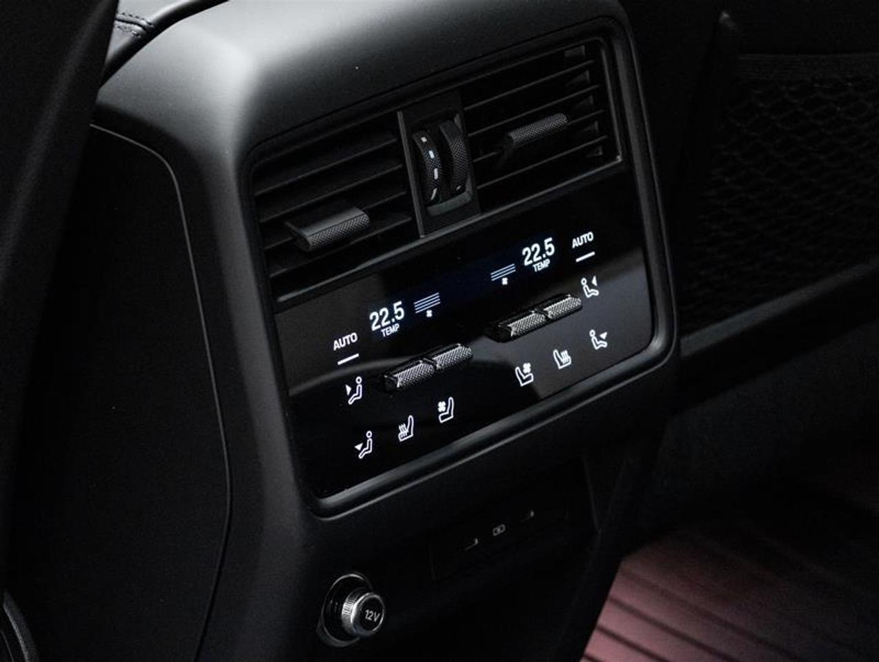 2024 Porsche Cayenne  Photo