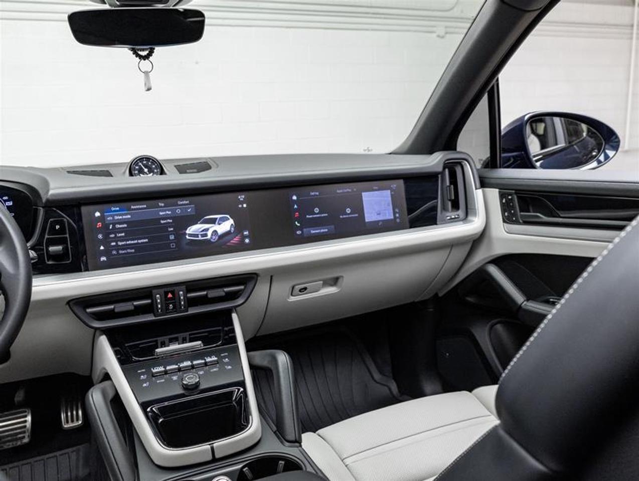 2024 Porsche Cayenne  Photo
