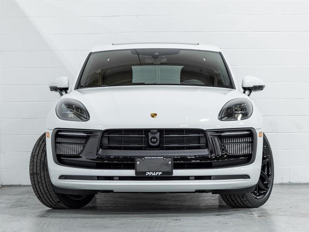 2026 Porsche Macan  Photo