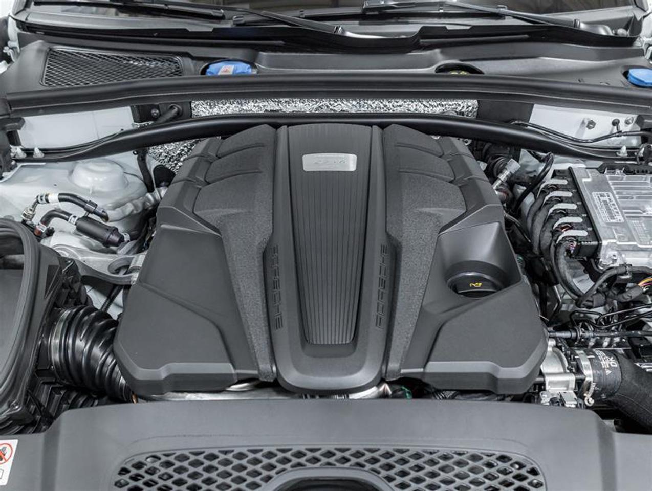 2026 Porsche Macan  Photo2