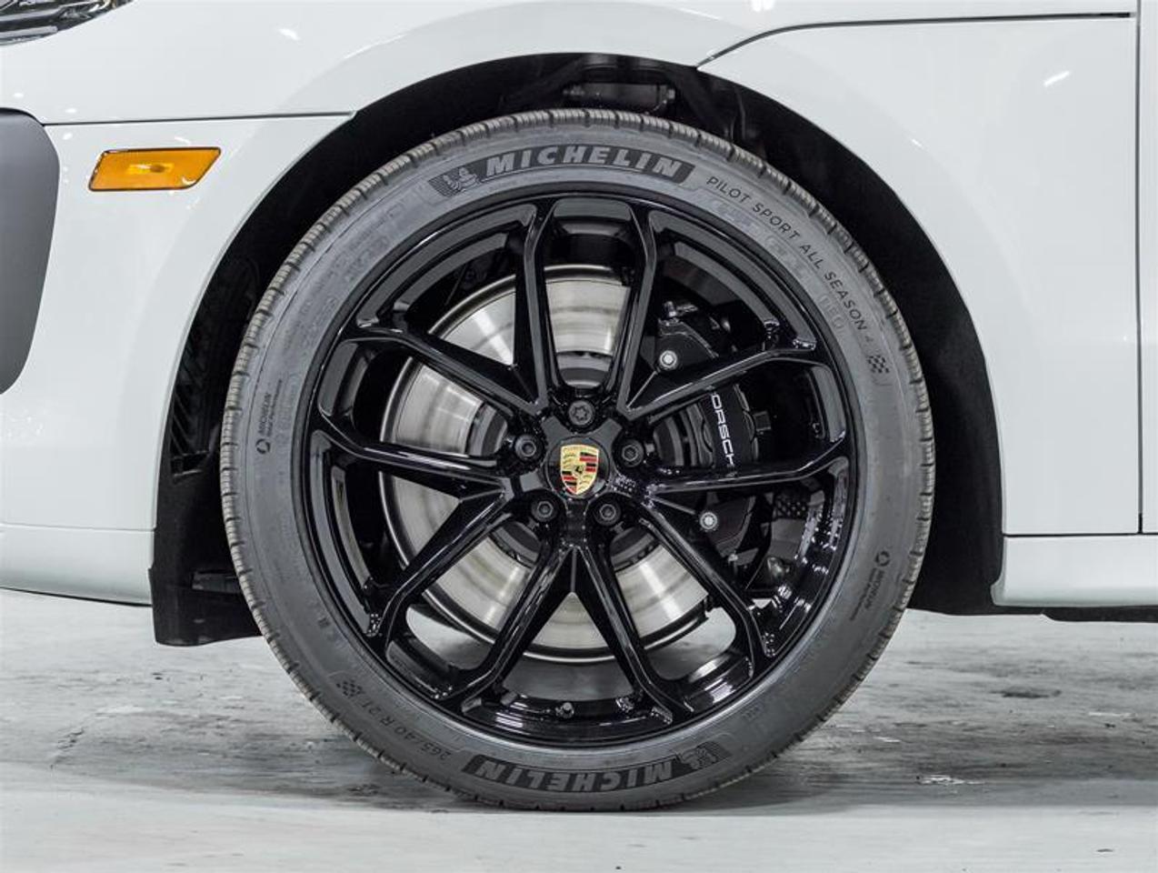 2026 Porsche Macan  Photo4