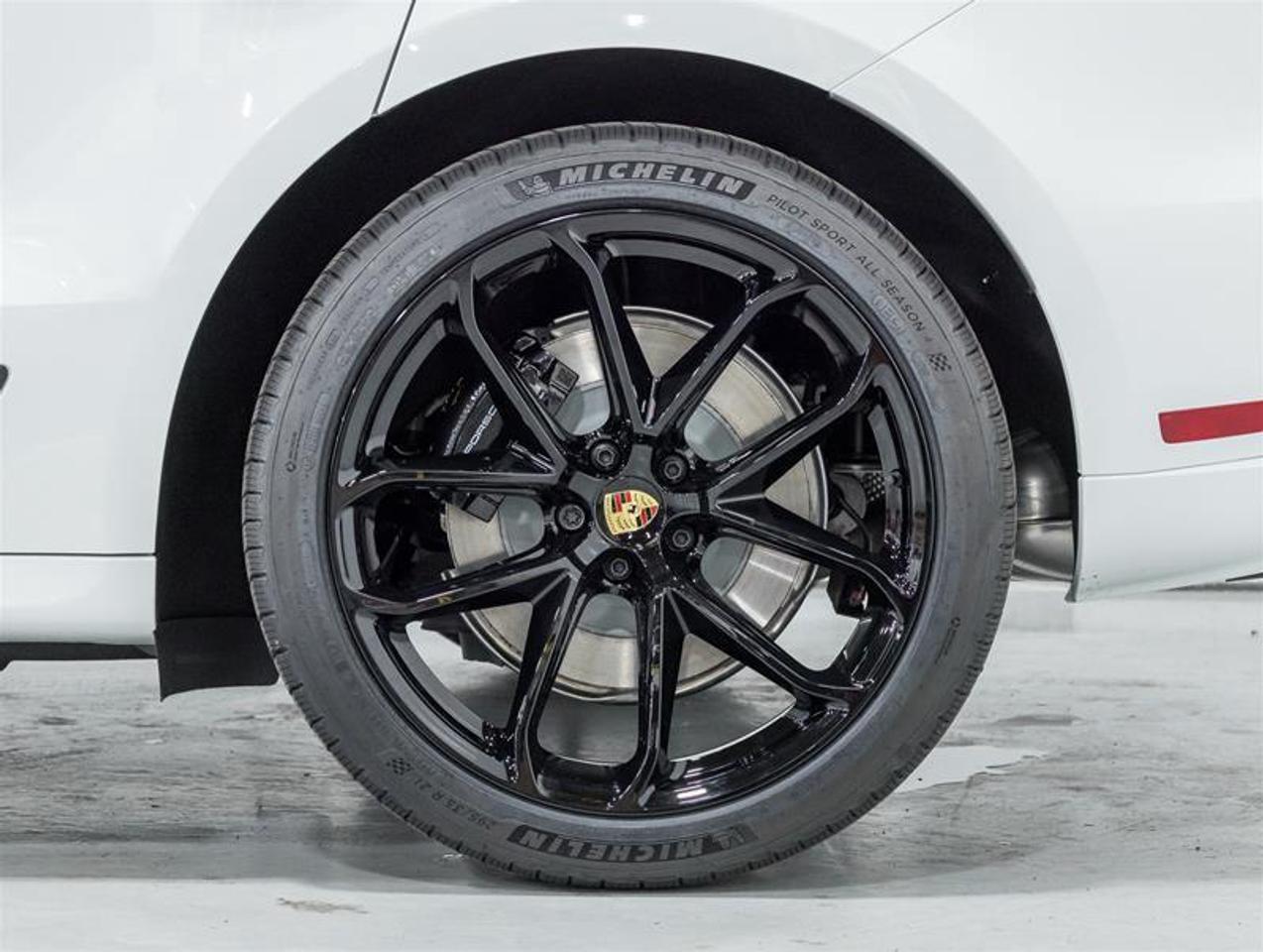 2026 Porsche Macan  Photo