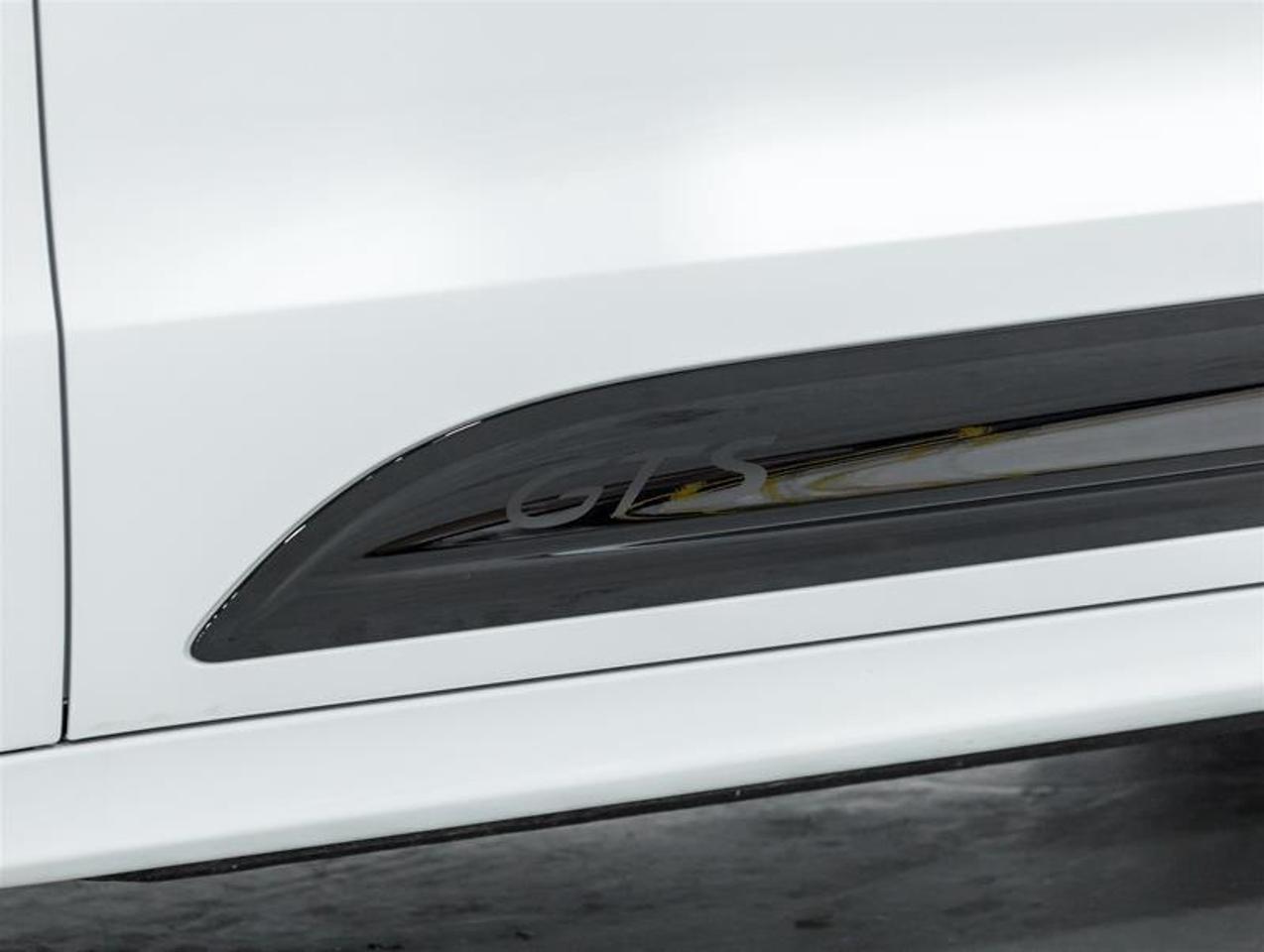 2026 Porsche Macan  Photo