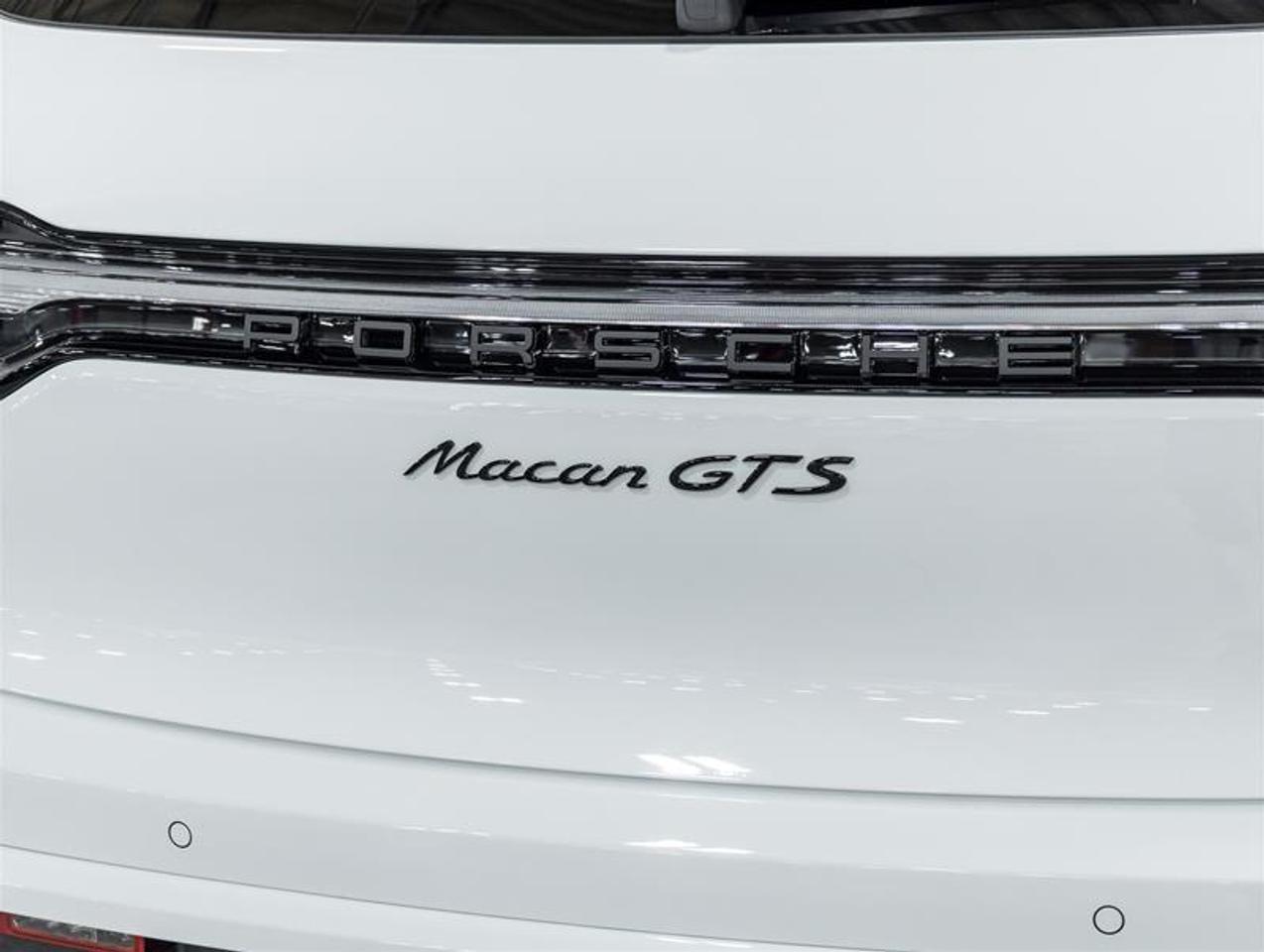 2026 Porsche Macan  Photo