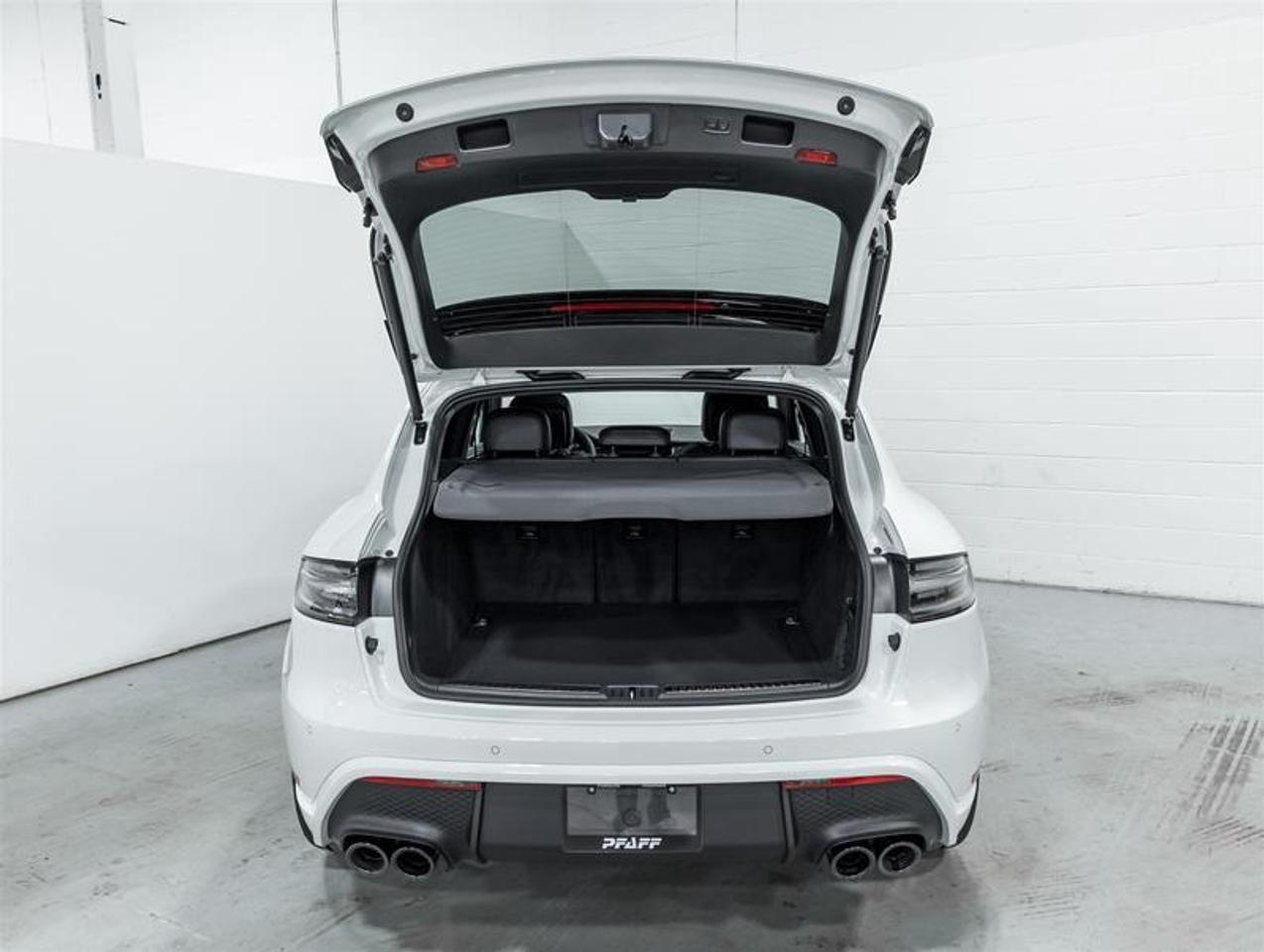 2026 Porsche Macan  Photo