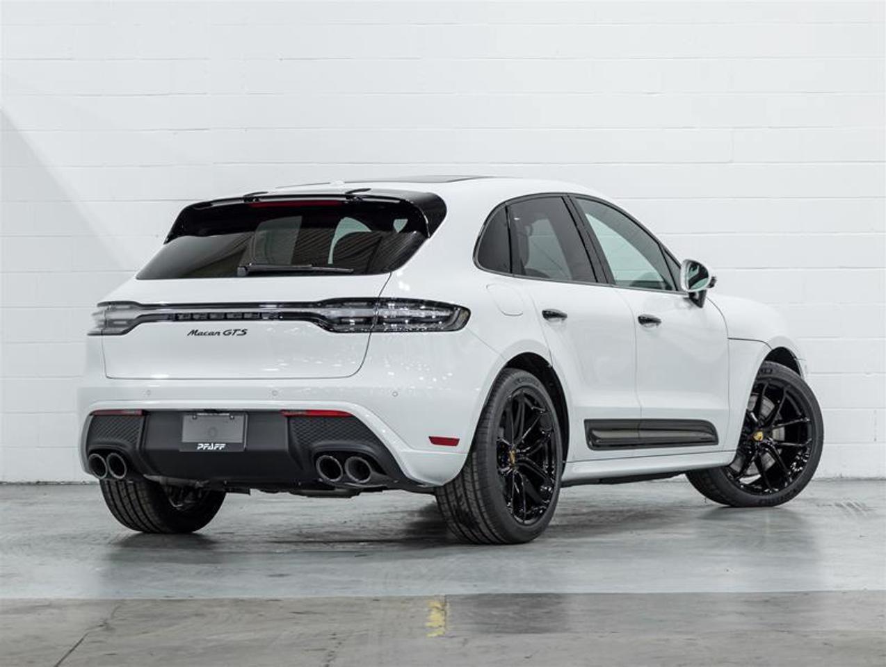 2026 Porsche Macan  Photo