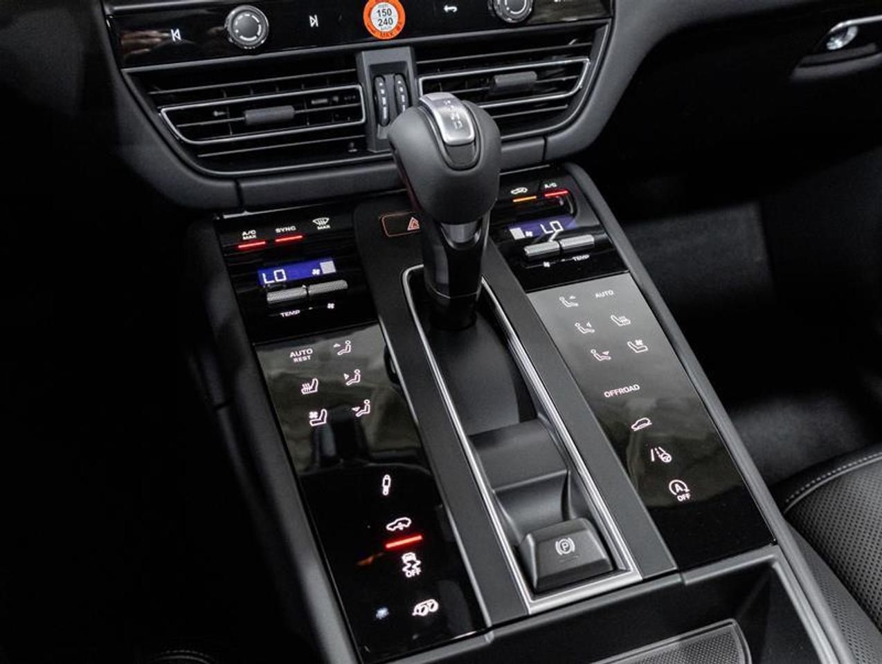 2026 Porsche Macan  Photo