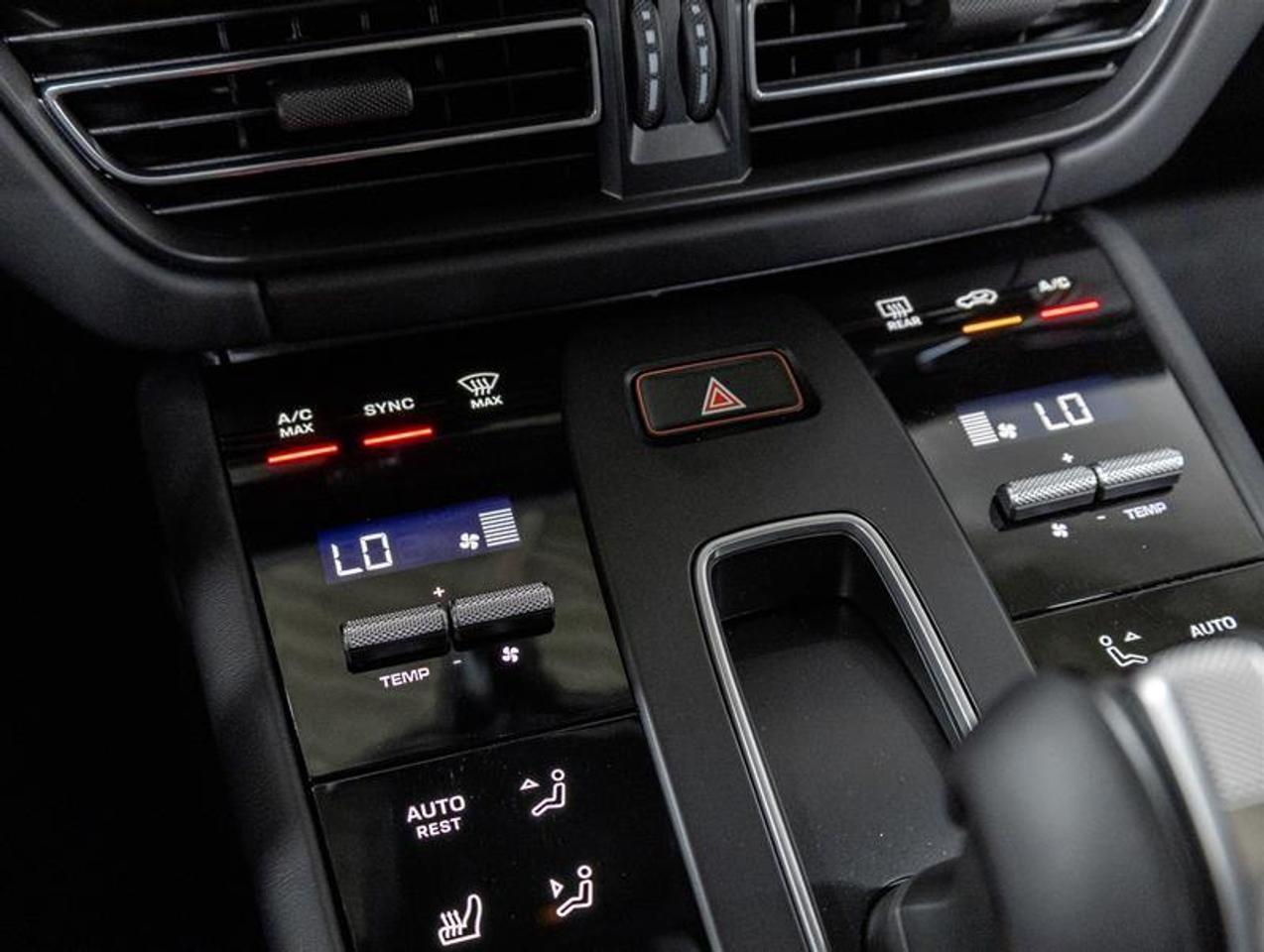 2026 Porsche Macan  Photo