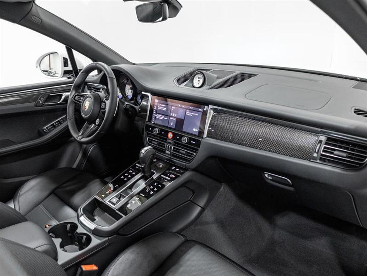 2026 Porsche Macan  Photo