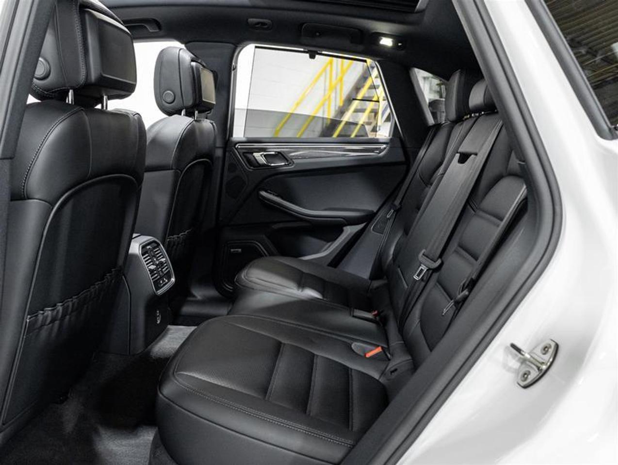 2026 Porsche Macan  Photo