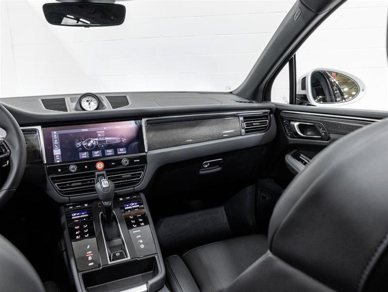 2026 Porsche Macan  Photo