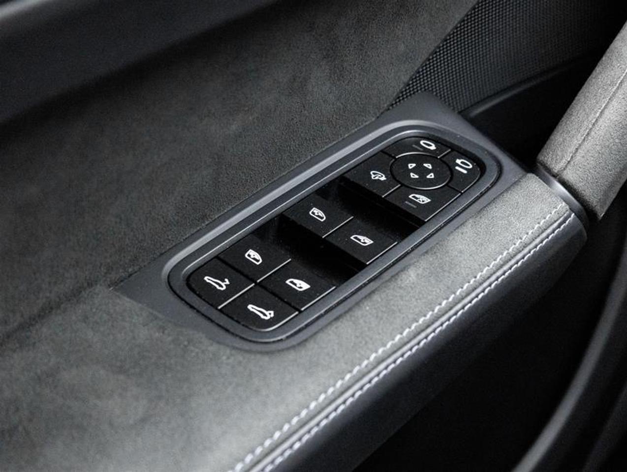 2024 Porsche Cayenne  Photo