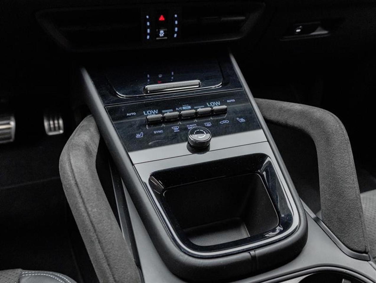 2024 Porsche Cayenne  Photo