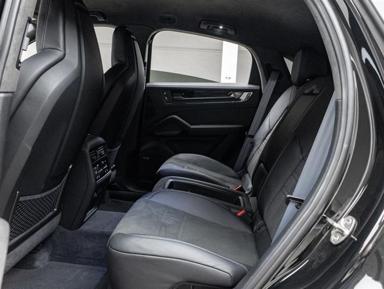 2024 Porsche Cayenne  Photo