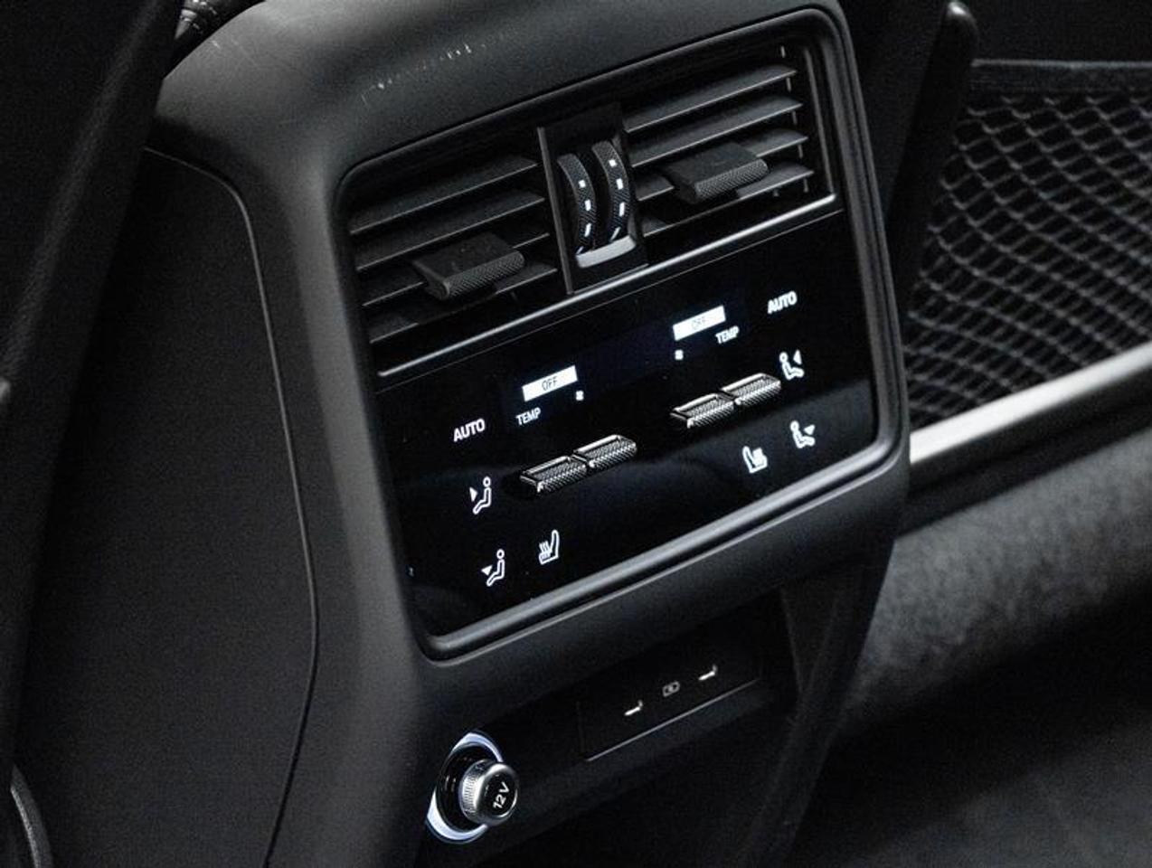 2024 Porsche Cayenne  Photo
