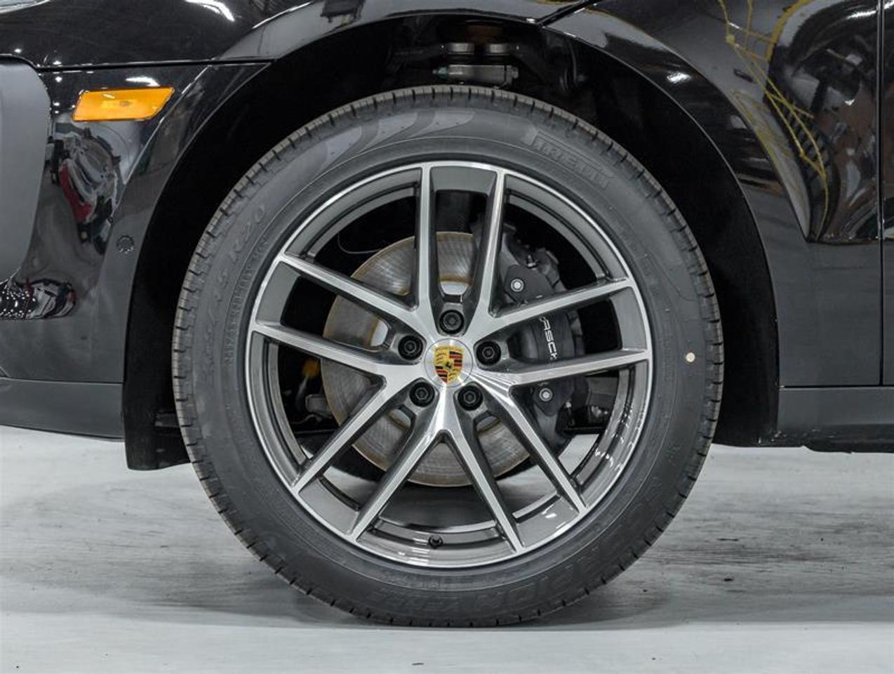 2026 Porsche Macan  Photo4