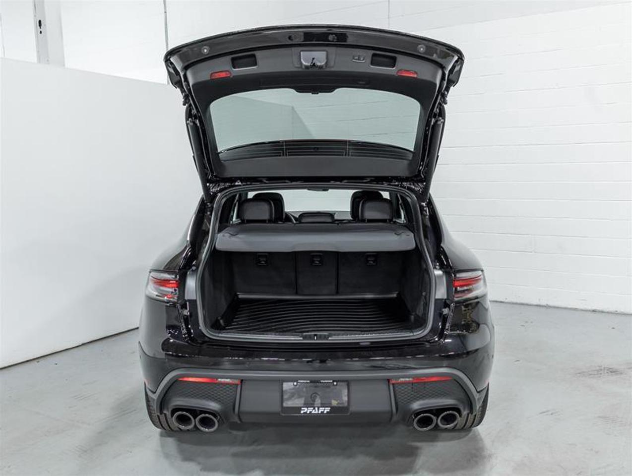 2026 Porsche Macan  Photo